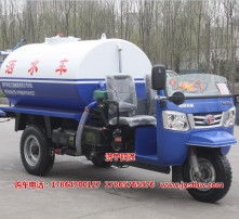 城市動(dòng)脈的潤(rùn)澤使者 高清視角下的灑水車(chē)