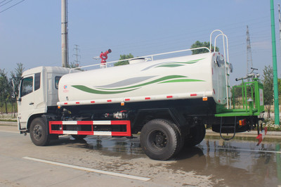 天錦底盤(pán)發(fā)動(dòng)機(jī)馬力解析與灑水車(chē)高清細(xì)節(jié)圖鑒賞