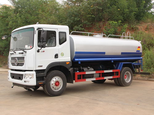 國(guó)五消毒液噴灑車(chē) 灑水車(chē)的升級(jí)，城市衛(wèi)生的守護(hù)者